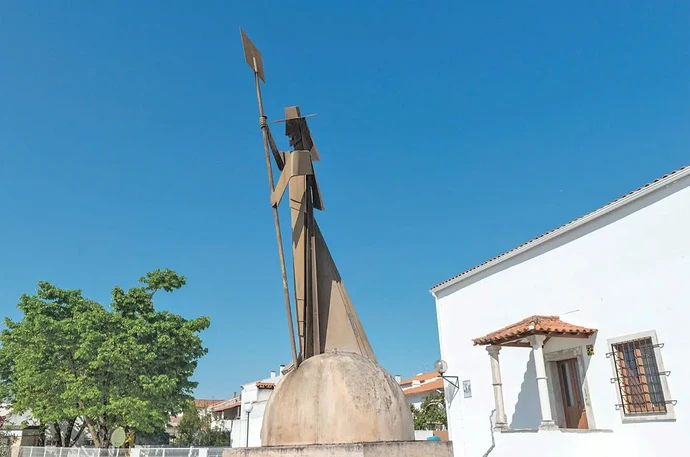 2020-07-09-Estatua-da-lendaria-padeira-bnri-tes-de-almeida-em-Aljubarrota-82476453
